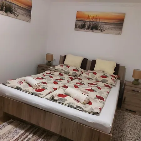 Maria Vendeghaz Apartament