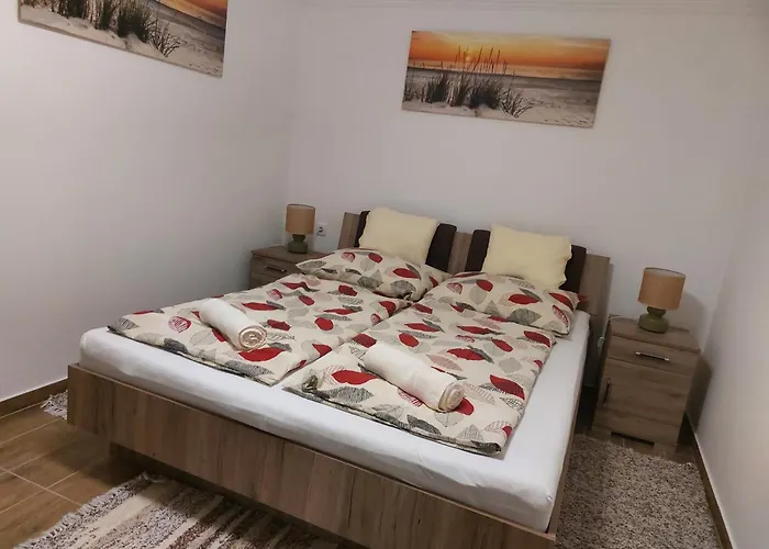 Maria Vendeghaz Apartament